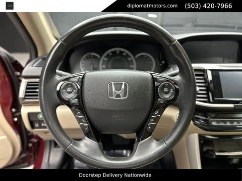 Used 2017 Honda Accord Touring image 28