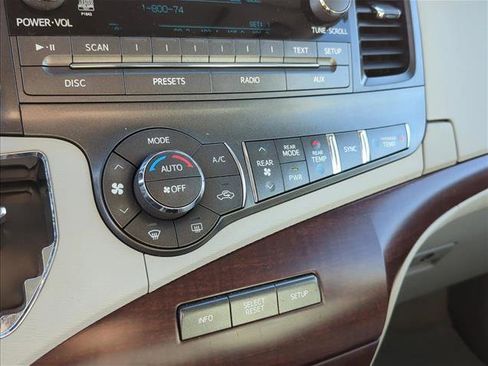 Used 2011 Toyota Sienna XLE image 20