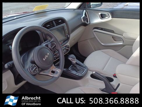 Used 2023 Kia Soul LX w/ LX Technology Package image 9