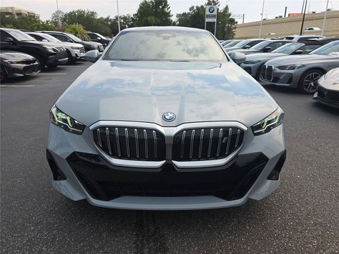 Used 2026 BMW i5 eDrive40 w/ M Sport Package RWD image 7