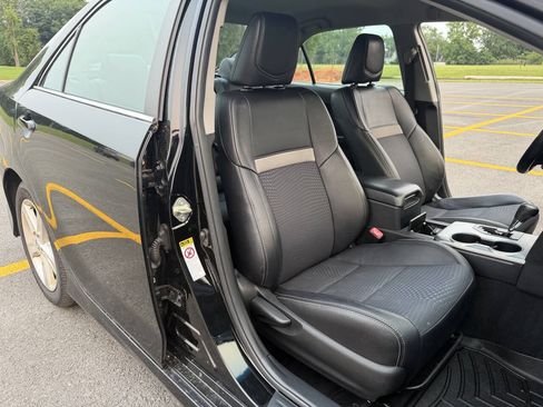 Used 2014 Toyota Camry SE FWD image 11