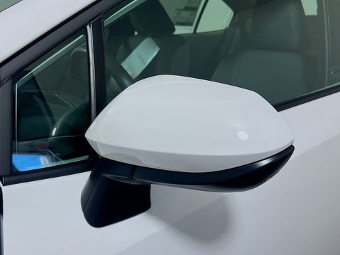 Used 2025 Toyota Corolla LE image 12