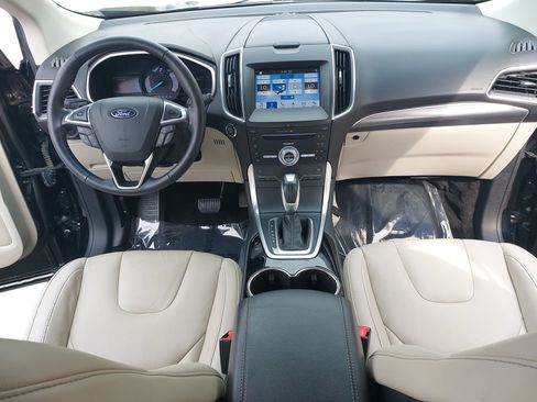 Used 2018 Ford Edge Titanium w/ Technology Package AWD/4WD image 9
