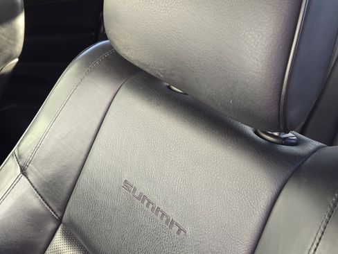 Used 2017 Jeep Grand Cherokee Summit w/ Platinum Series Group image 17