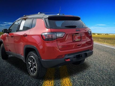 Certified 2025 Jeep Compass Trailhawk w/ Trailhawk Elite Group AWD/4WD image 2