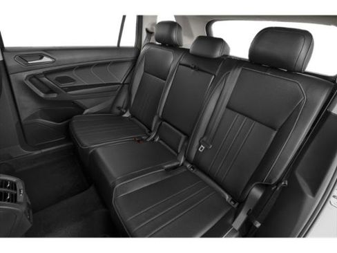 Used 2023 Volkswagen Tiguan SE w/ Panoramic Sunroof Package FWD image 16