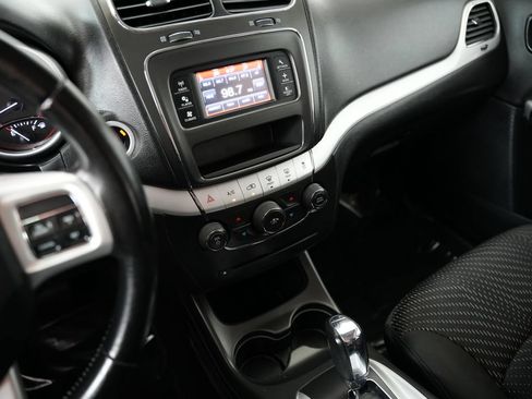 Used 2020 Dodge Journey SE w/ SE Popular Equipment Group FWD image 17
