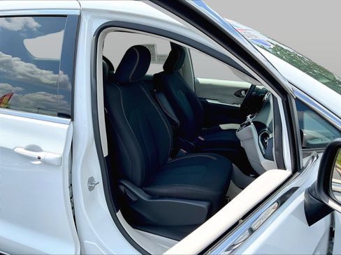 Used 2023 Chrysler Voyager LX FWD image 30