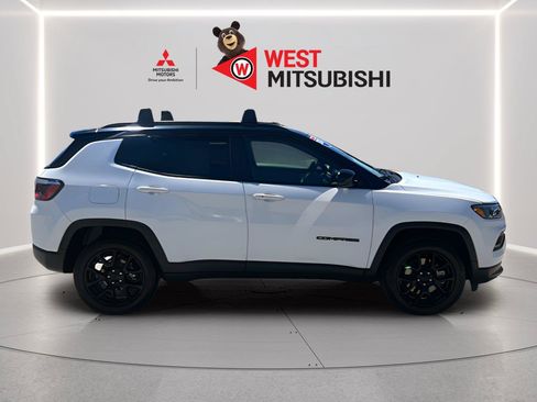 Used 2024 Jeep Compass Latitude w/ Convenience Group AWD/4WD image 6