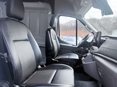 Used 2022 Ford E-Transit 148 High Roof Extended RWD image 22
