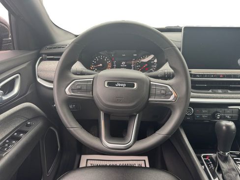 Used 2024 Jeep Compass Latitude image 14