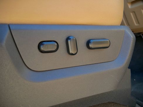 Used 2013 Ford F250 Lariat w/ Chrome Pkg image 18