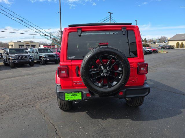 Used 2025 Jeep Wrangler Unlimited Sahara w/ Safety Group AWD/4WD image 6