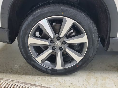 Certified 2024 Honda Pilot Touring image 6