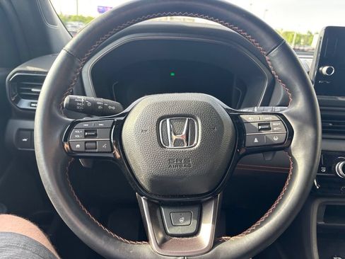 Used 2025 Honda Pilot TrailSport image 15