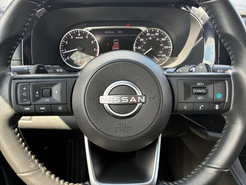 Used 2025 Nissan Pathfinder SV FWD image 25