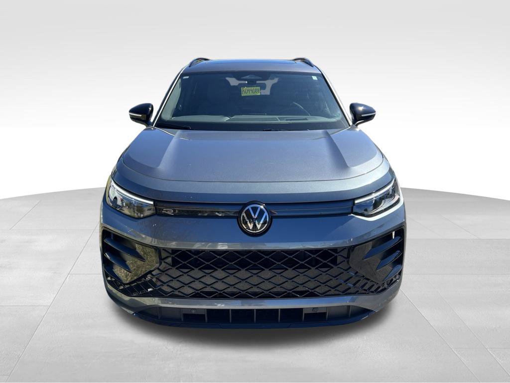 Used 2026 Volkswagen Tiguan SE R-Line AWD/4WD image 3
