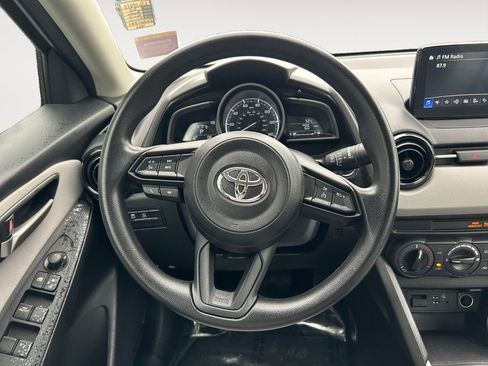 Used 2020 Toyota Yaris L image 15