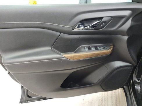 Used 2020 GMC Acadia SLE image 23