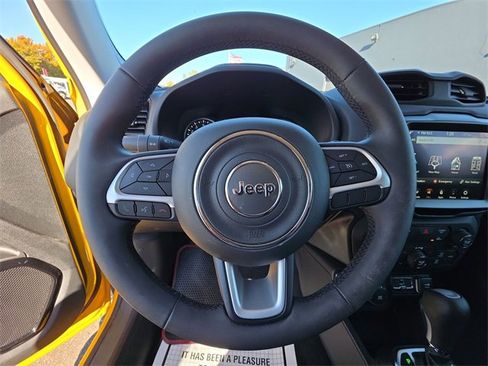 Used 2023 Jeep Renegade Altitude image 14