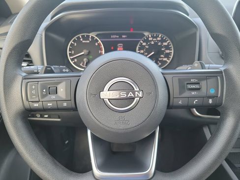 Used 2024 Nissan Rogue SV AWD/4WD image 12