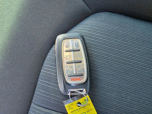 Used 2020 Chrysler Pacifica Touring w/ Advanced Safetytec Group FWD image 10