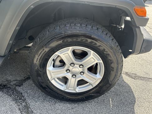 Used 2021 Jeep Wrangler Sport AWD/4WD image 5
