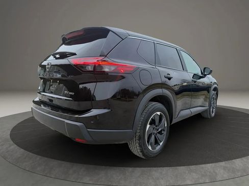 Used 2024 Nissan Rogue SV image 5