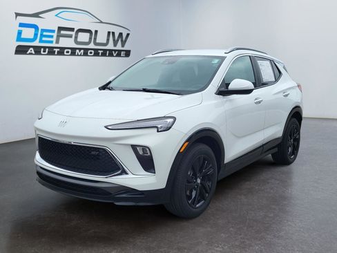 Used 2024 Buick Encore GX Sport Touring FWD image 7