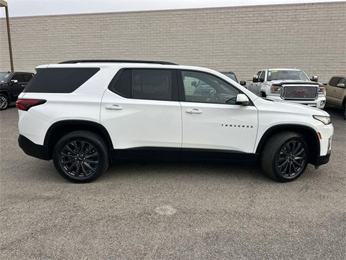 Used 2022 Chevrolet Traverse RS image 3