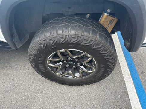 Used 2023 Chevrolet Colorado ZR2 w/ ZR2 Convenience Package III AWD/4WD image 5