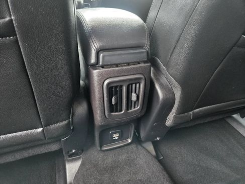 Used 2018 Jeep Compass Latitude AWD/4WD image 16