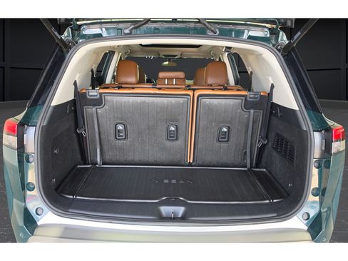 Used 2022 Nissan Pathfinder Platinum w/ Cargo Package FWD image 27