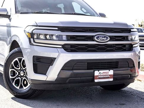 Used 2024 Ford Expedition XLT image 3