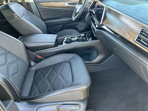 Used 2024 Volkswagen Atlas SE AWD/4WD image 9