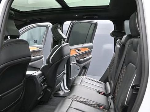Used 2022 Jeep Grand Cherokee Summit AWD/4WD image 10