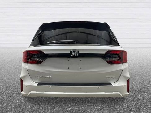 New 2026 Honda Odyssey Touring image 4