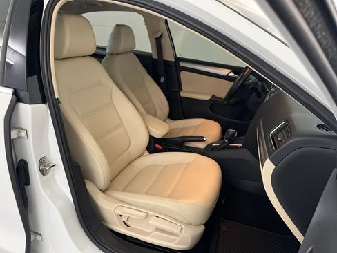 Used 2017 Volkswagen Jetta SE FWD image 20