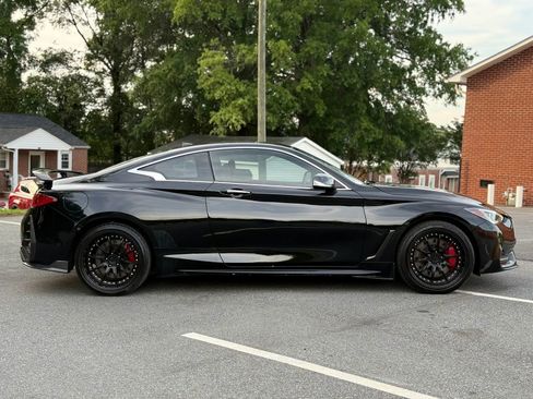Used 2017 INFINITI Q60 Red Sport 400 AWD/4WD image 7