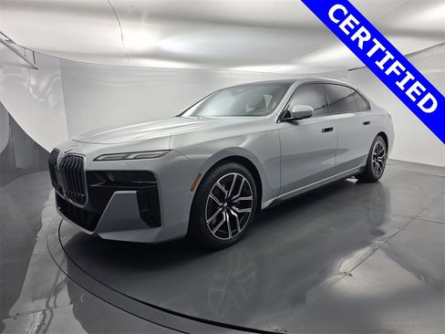 Used 2023 BMW 760i xDrive w/ Luxury Rear Seating Package image 8