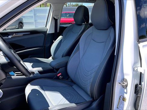 Certified 2026 Volkswagen Tiguan SE w/ Panoramic Sunroof Package FWD image 21