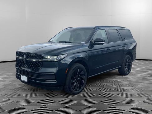 New 2026 Lincoln Navigator Reserve AWD/4WD image 3