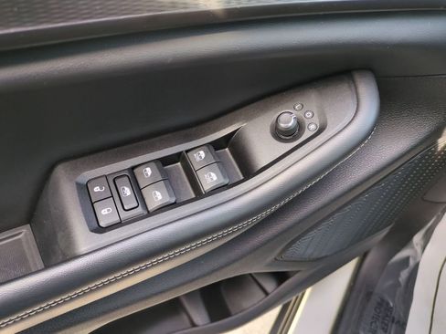 Used 2023 Jeep Grand Cherokee L Laredo image 14