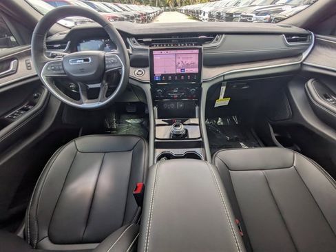 New 2025 Jeep Grand Cherokee Limited w/ Black Appearance Package image 13