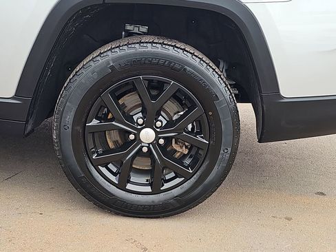 Used 2023 Jeep Grand Cherokee L Limited image 38