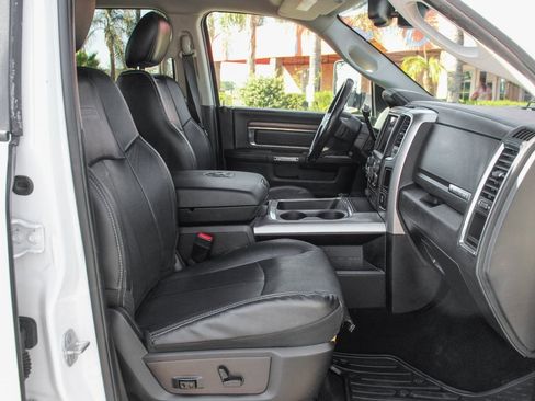 Used 2018 RAM 3500 Laramie image 41