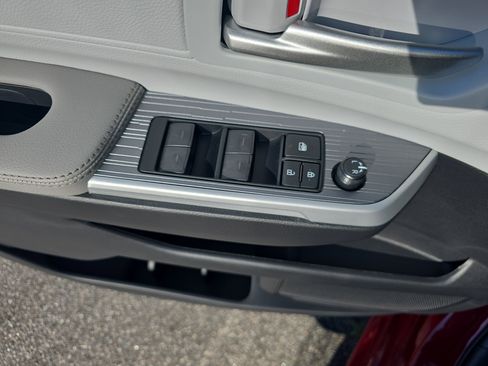 New 2026 Toyota Sienna XLE FWD image 29