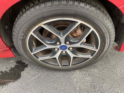Used 2016 Ford Focus SE w/ SE Sport Package FWD image 21