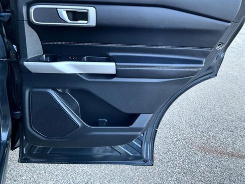 Used 2023 Ford Explorer XLT image 18