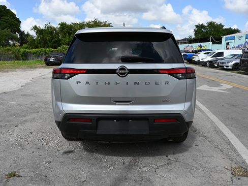 Used 2024 Nissan Pathfinder SV image 4